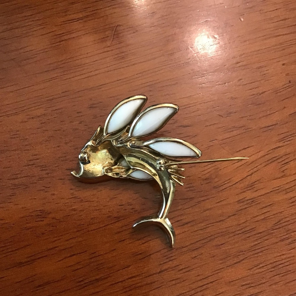 Trifari Alfred Philippe Fish Brooch Poured Glass Petalette 1950s Book Piece Rare - Picture 4 of 6